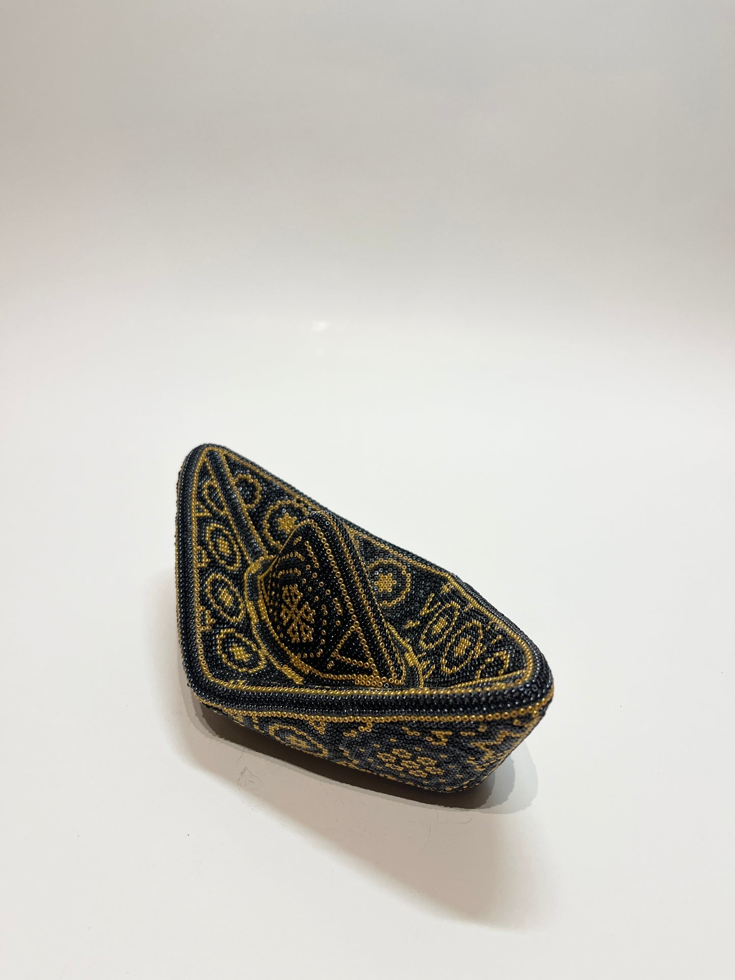 Medium paper boat black and gold