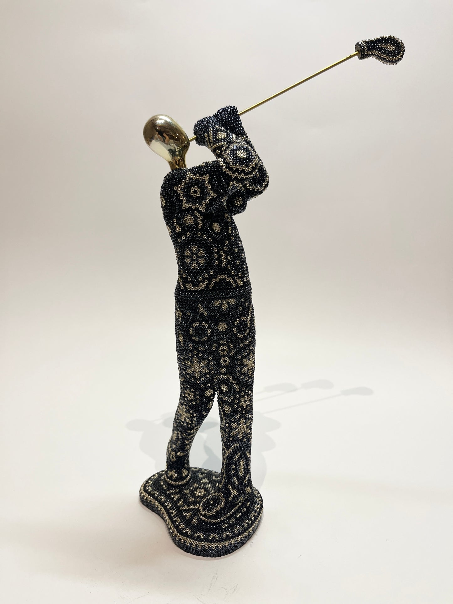 Golfer swinging statue black and silver