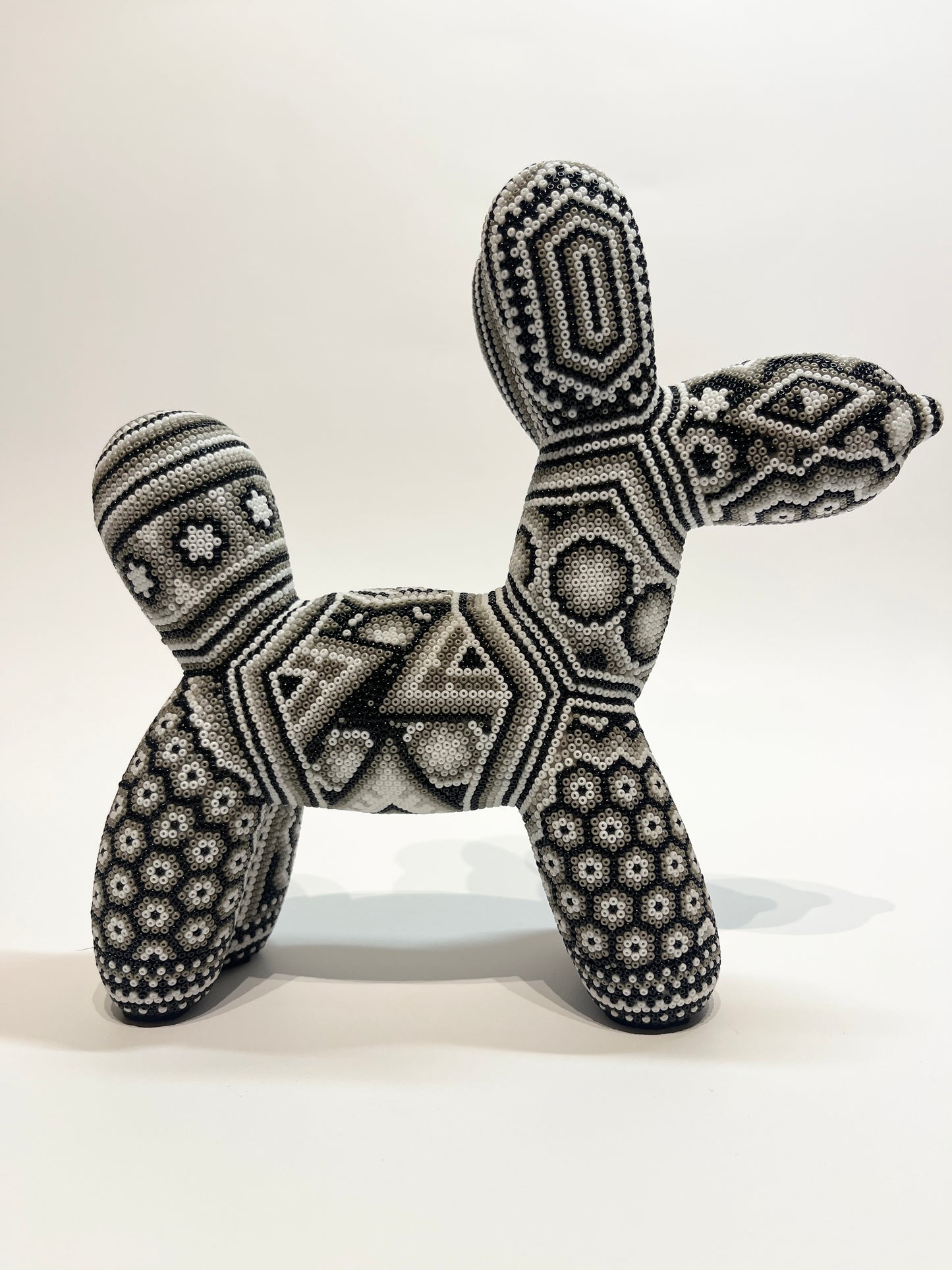 Balloon dog white grey and black