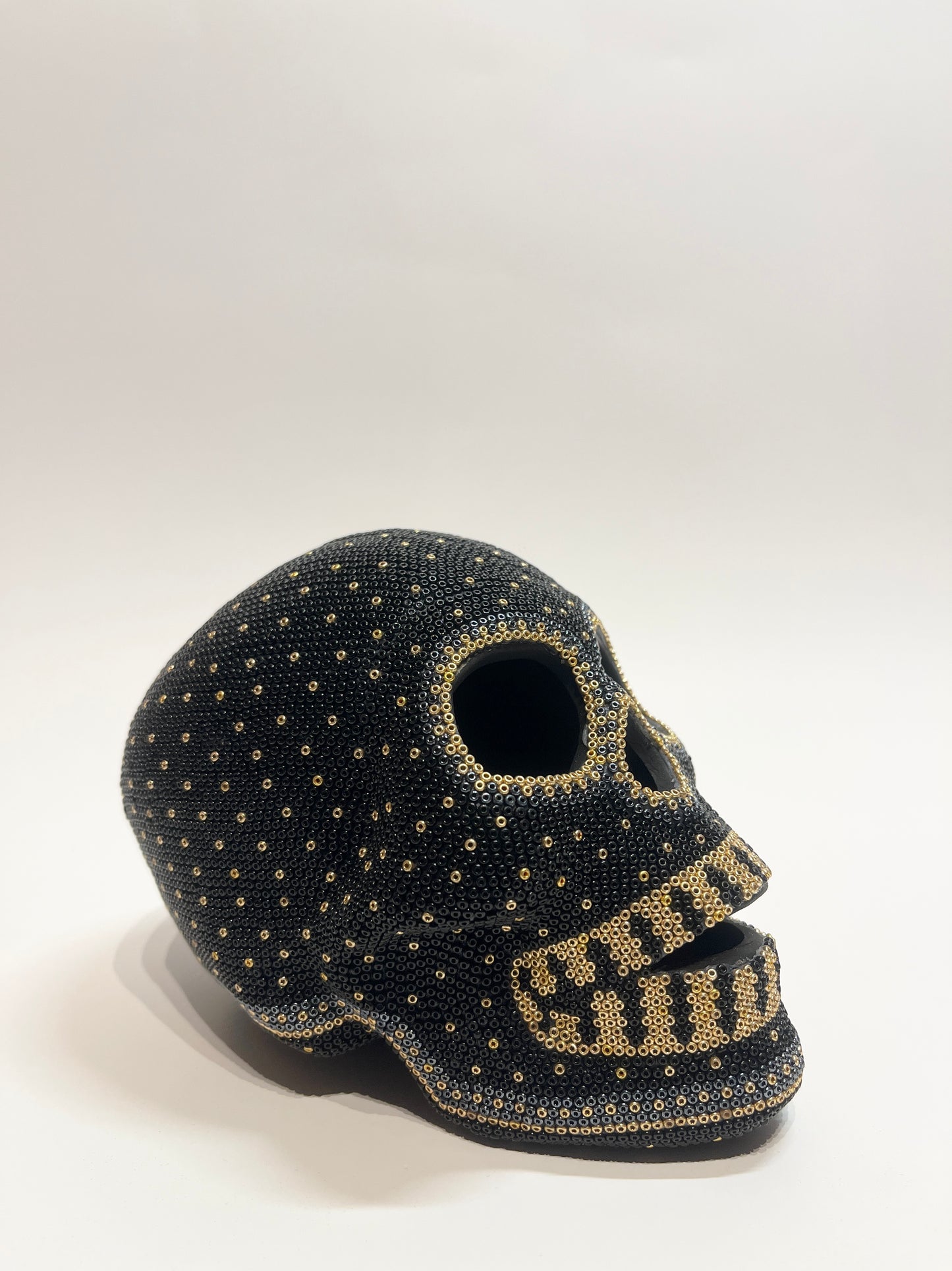 Skull black and gold